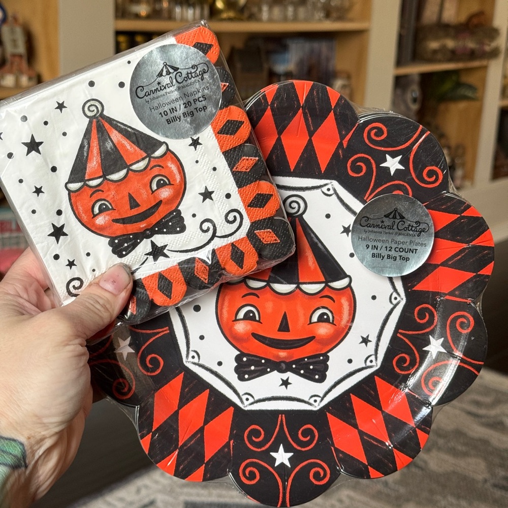 Johanna Parker carnival cottage Halloween Party Set - Billy big top